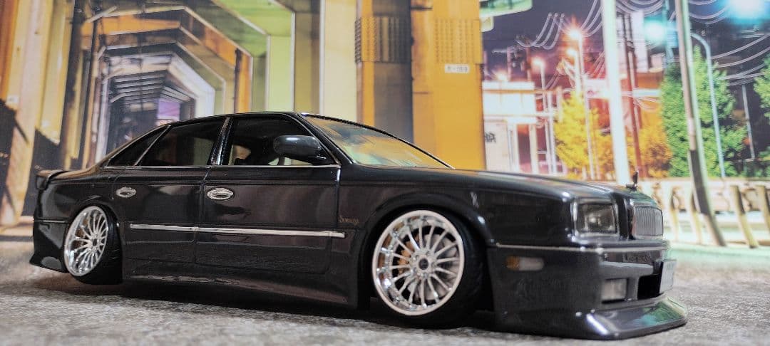 ローダウンセダンモデル グレー 1/18