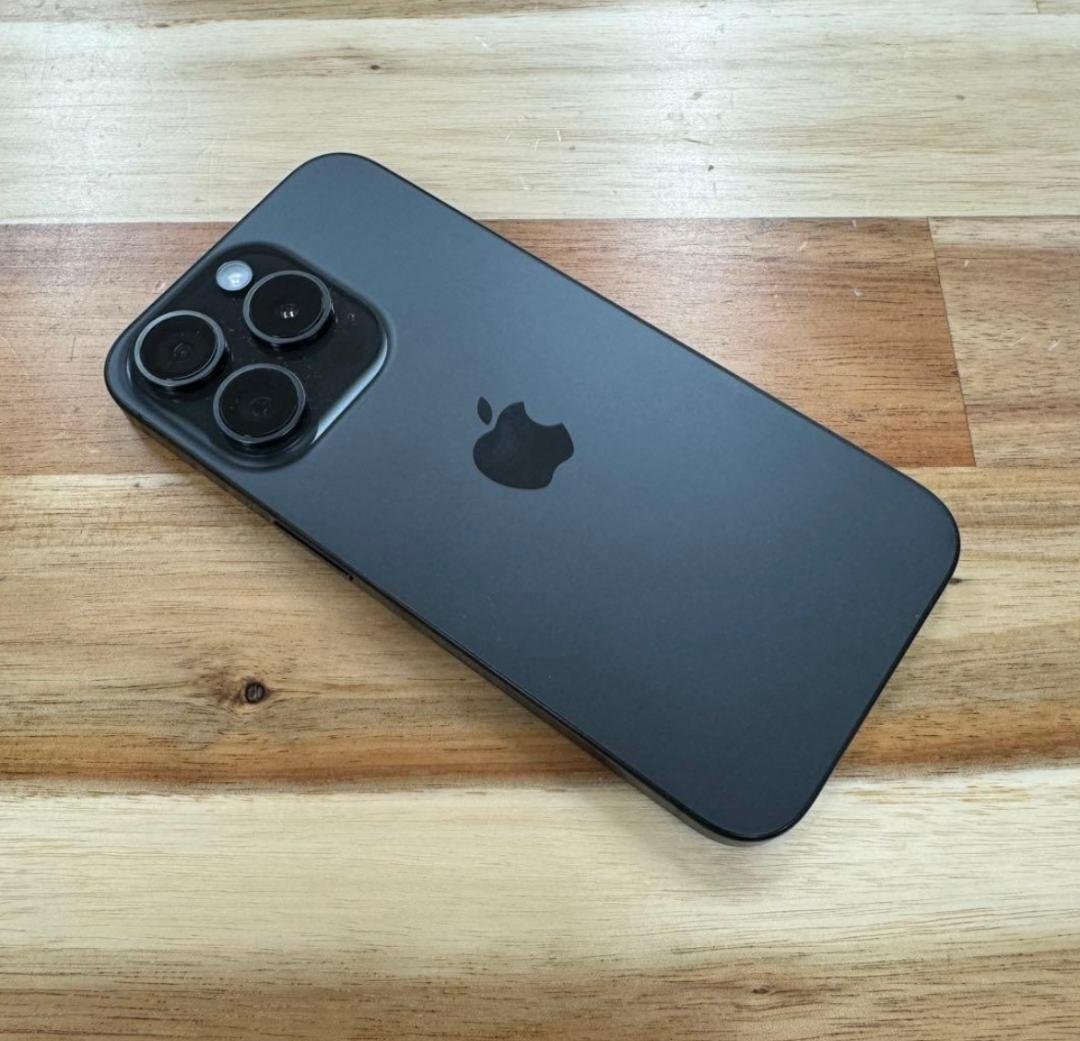 超美品　iPhone 15 Pro 256gb SIMフリー版