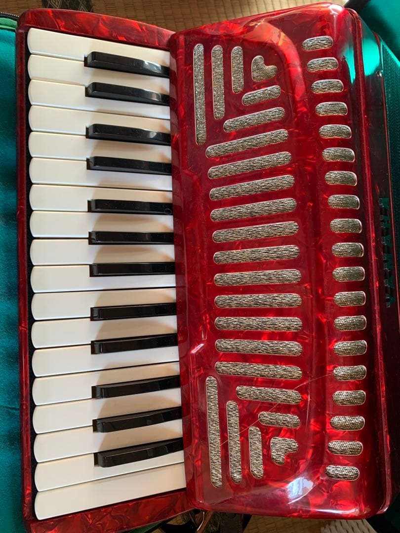 ヤマハアコーディオン　YA-18 30鍵　8905 赤