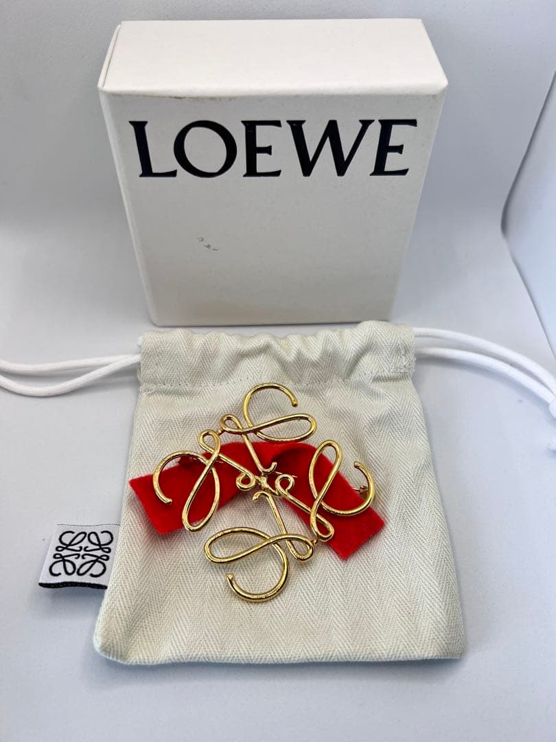 LOEWE ブローチ