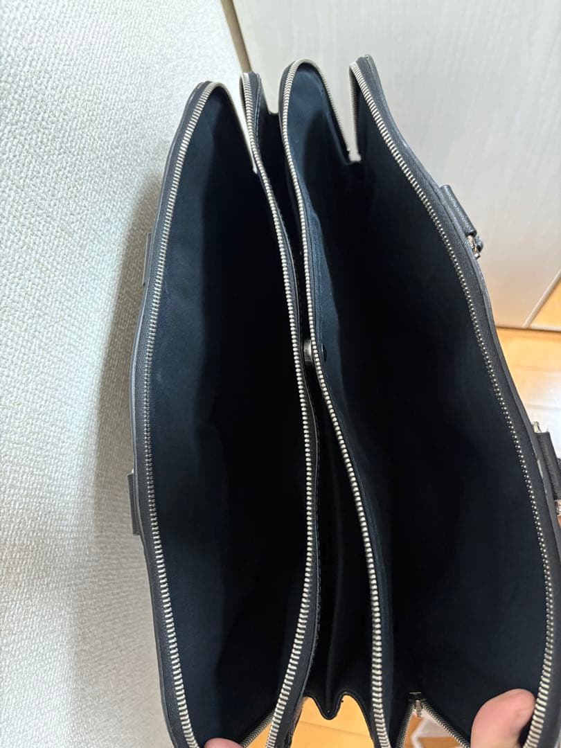 バッグ YVES SAINT LAURENT black leather bag