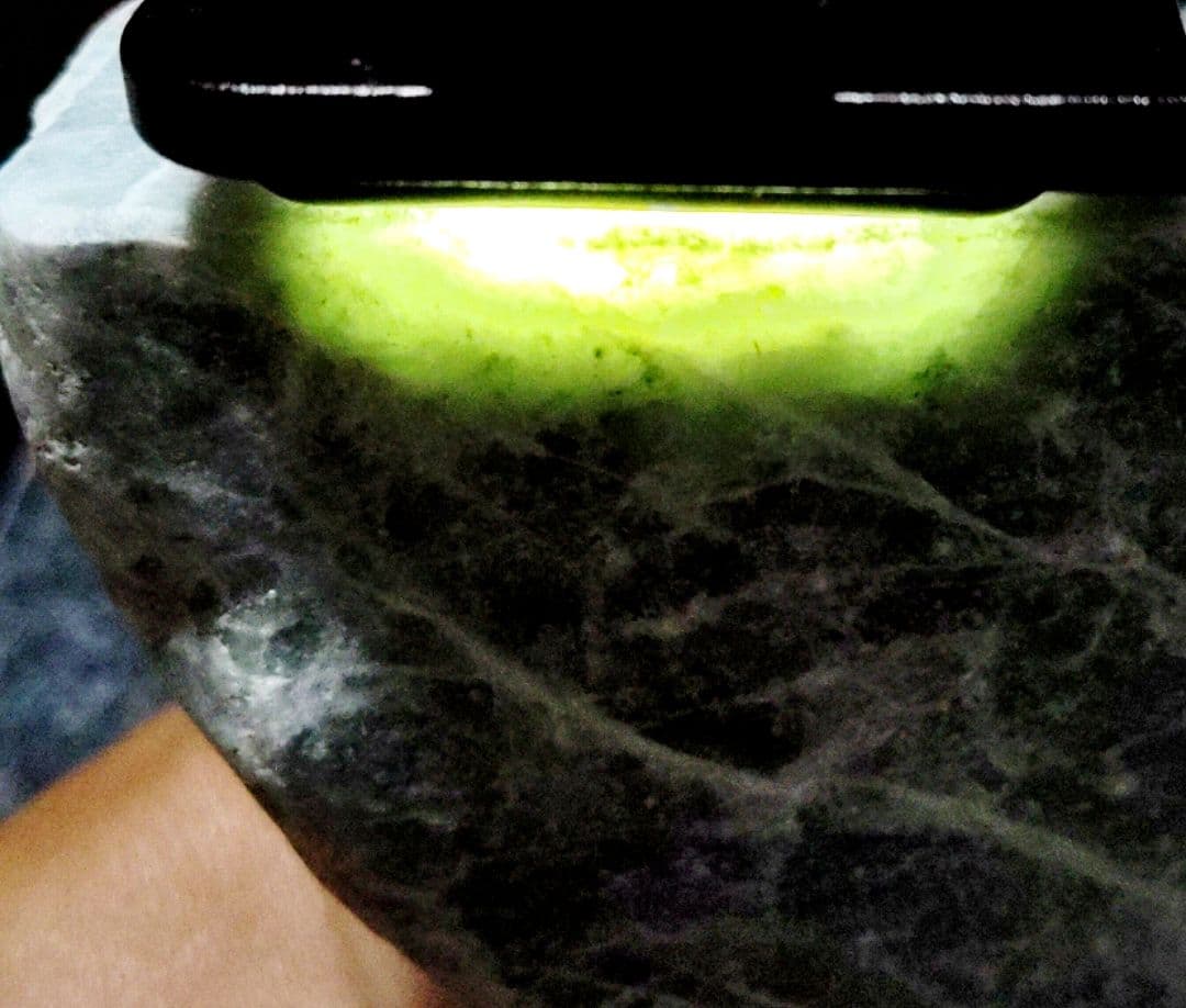 ★翡翠原石★糸魚川硬玉【小滝・切り出し3.3kg】