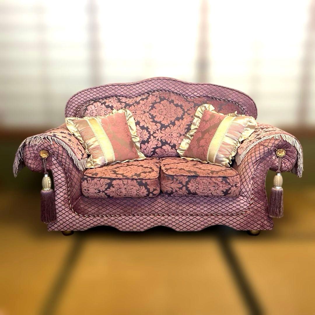 フローラルパターン ピンクソファ