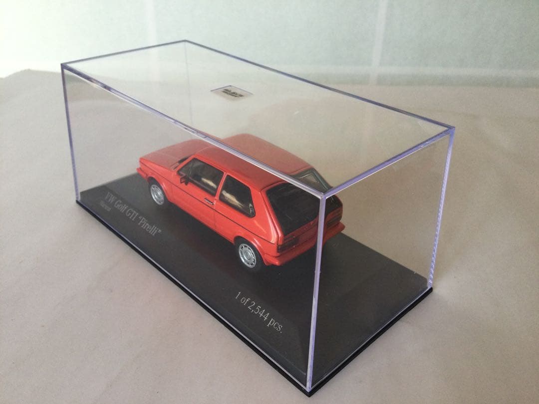 ミニチャンプス　VW Golf GTI \"Pirelli\" ミニカー 限定品