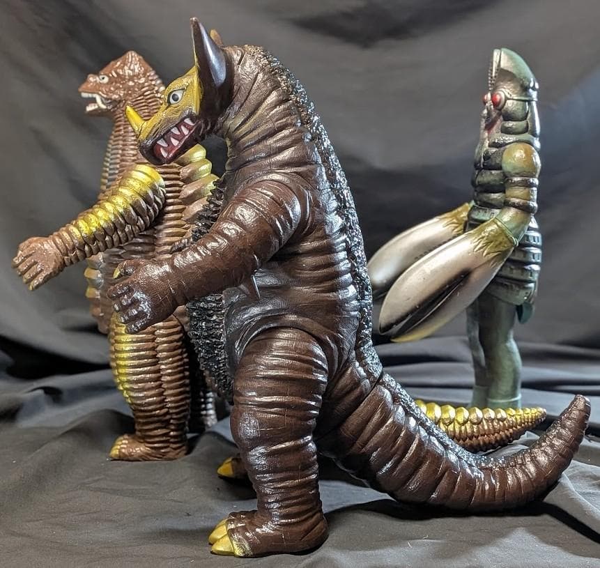 ゴモラ＆レッドキング＆バルタン星人（バンダイ）ビッグサイズソフビ３体セット