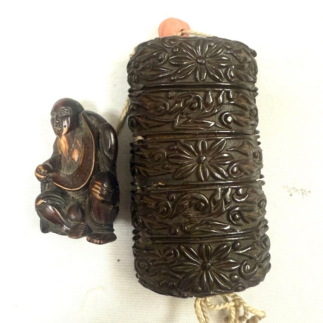 堆黒印籠　根付