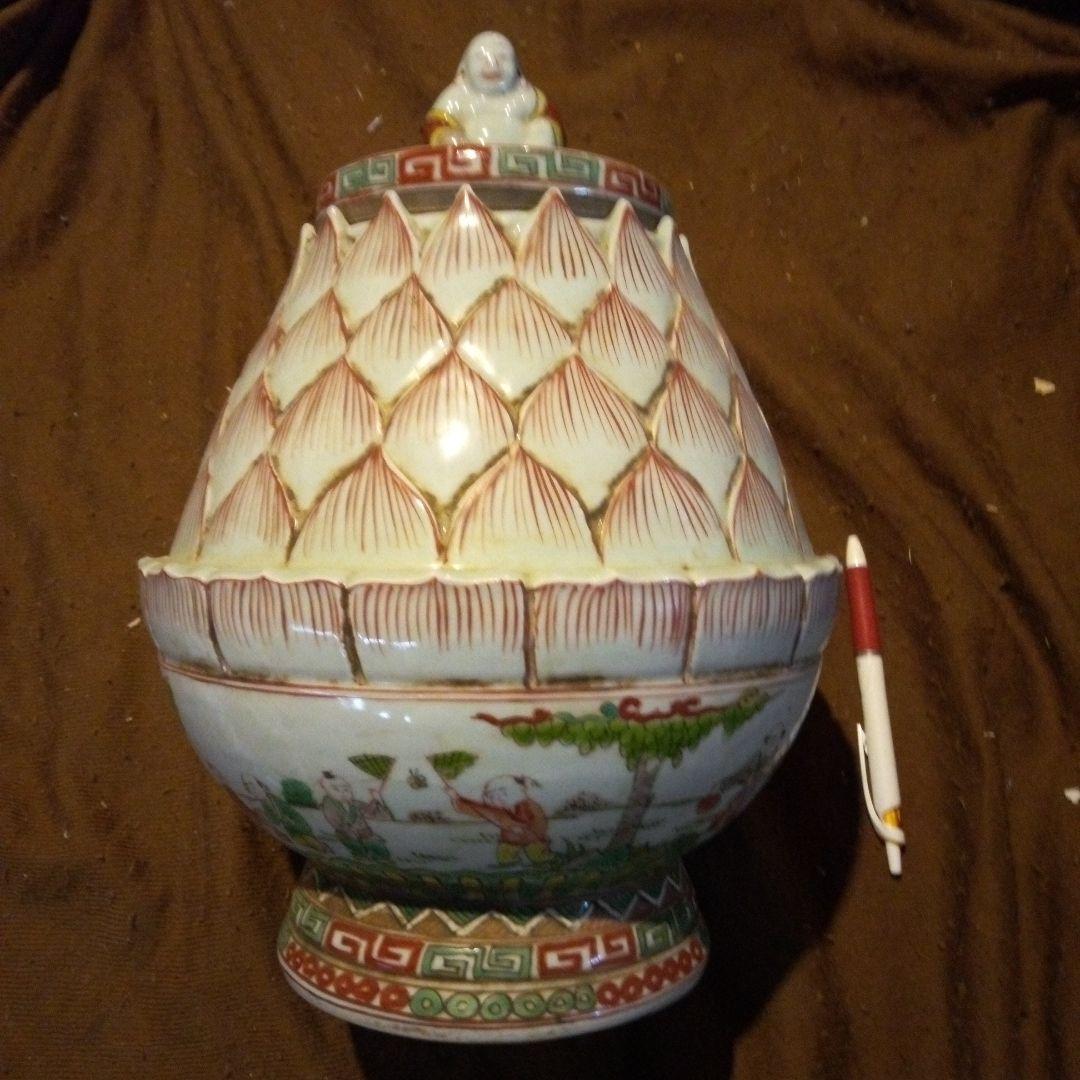 中国陶磁器　明万歴　人物蓋付壺