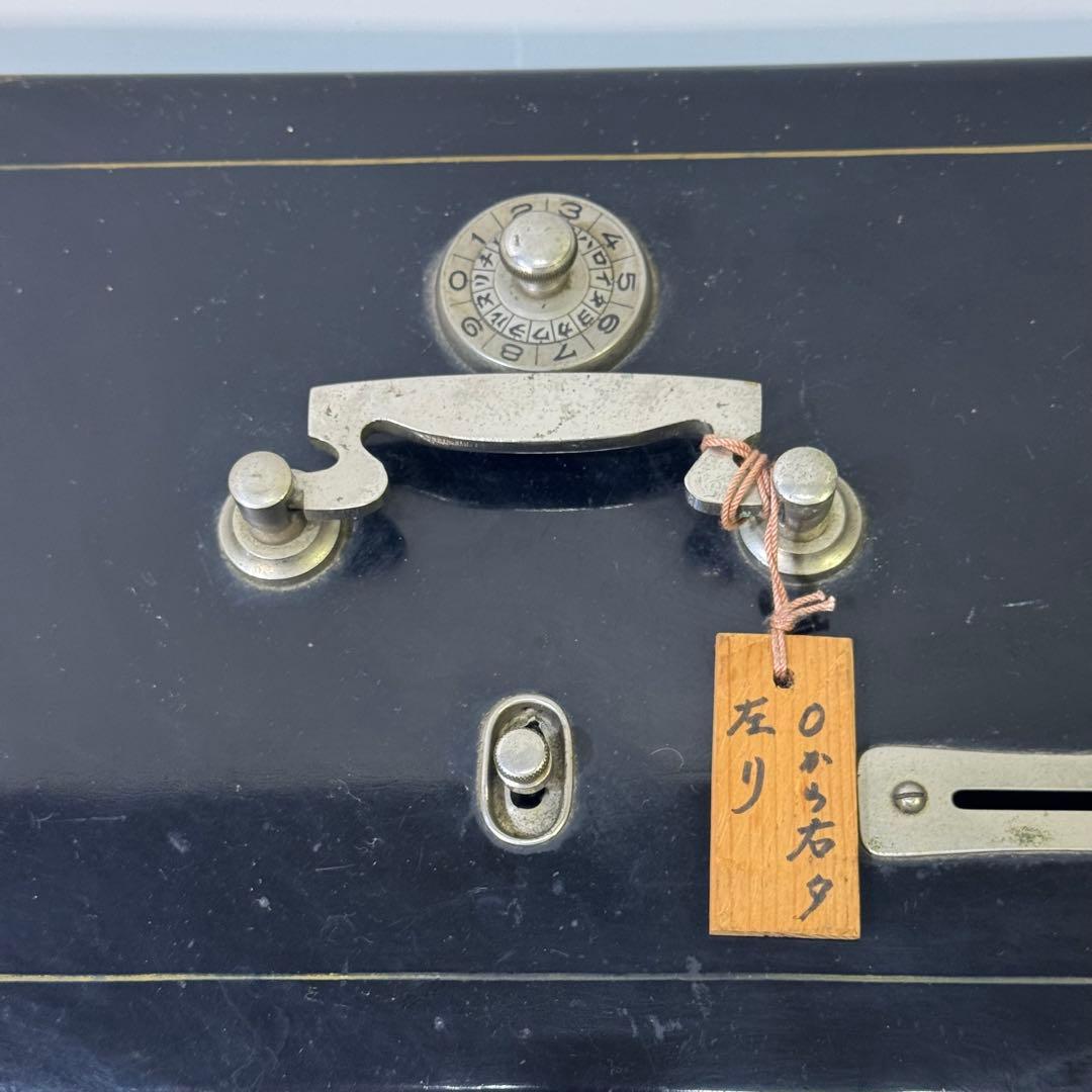 手提げ金庫　千鳥　金属製キャッシュボックス ダイヤル式　アンティーク　逸品
