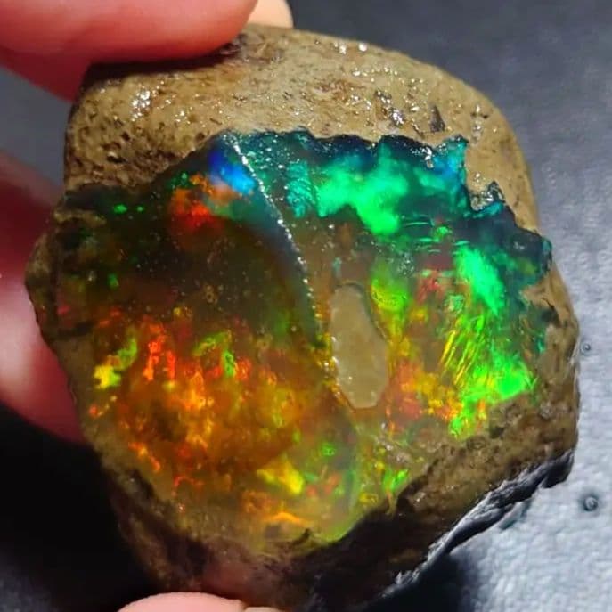 【105CT】特大　エチオピア　プレシャス　オパール 原石 鉱物　標本　ウェロ