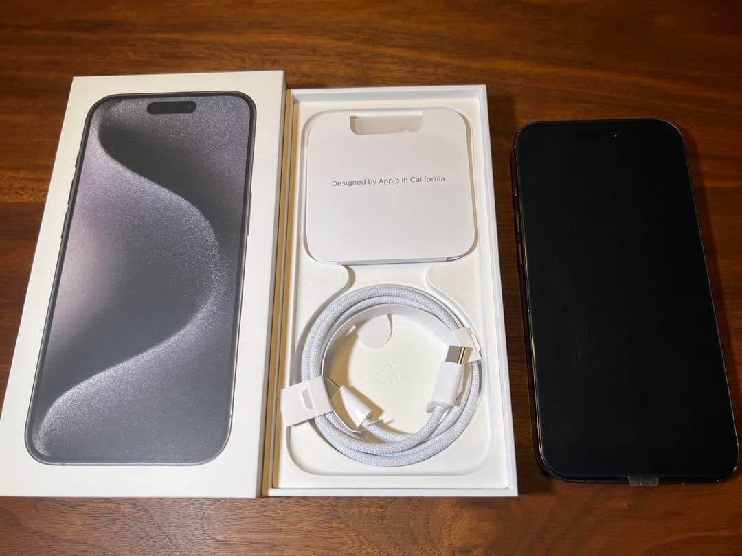 【美品】Apple iPhone15Pro 256G ブラックチタニウム