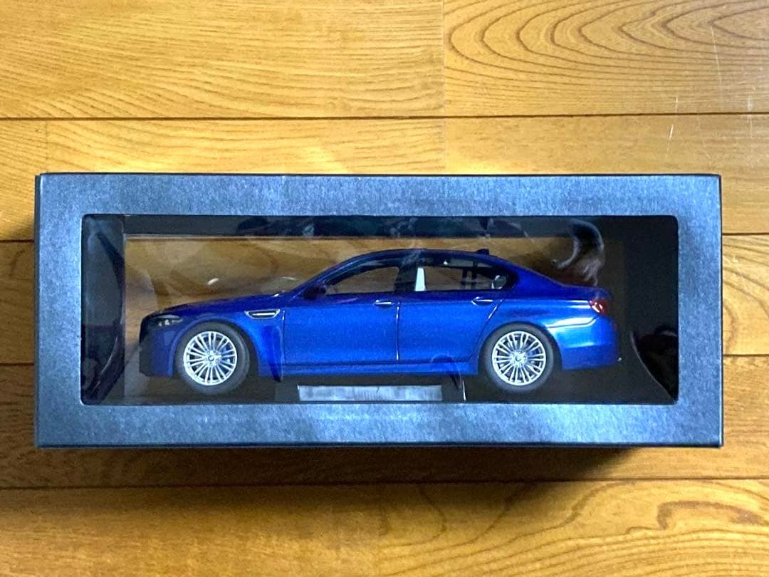 BMW M5 モンテカルロブルーミニカー