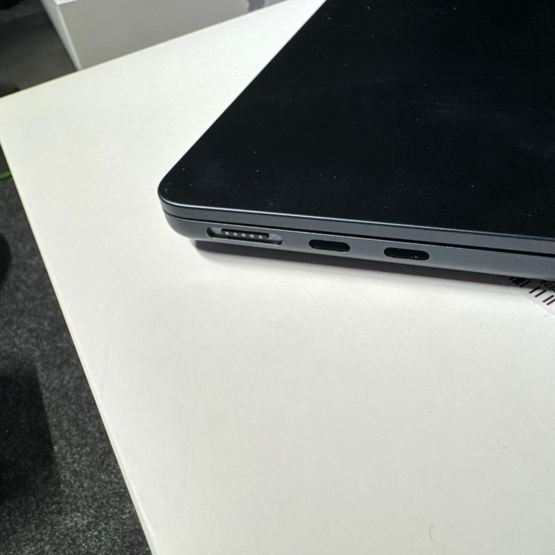 13　MacBook Air 8コアCPU8コアGPU　M2スペースグレイ