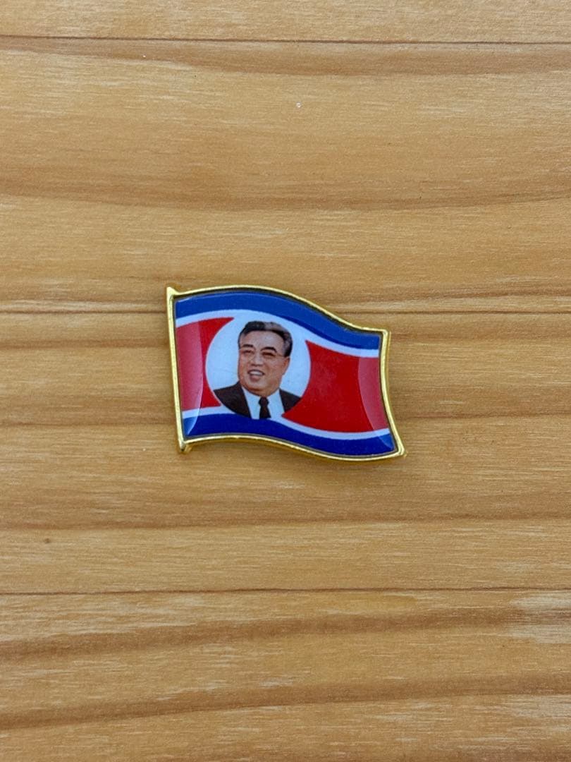 北朝鮮 国旗 バッジ