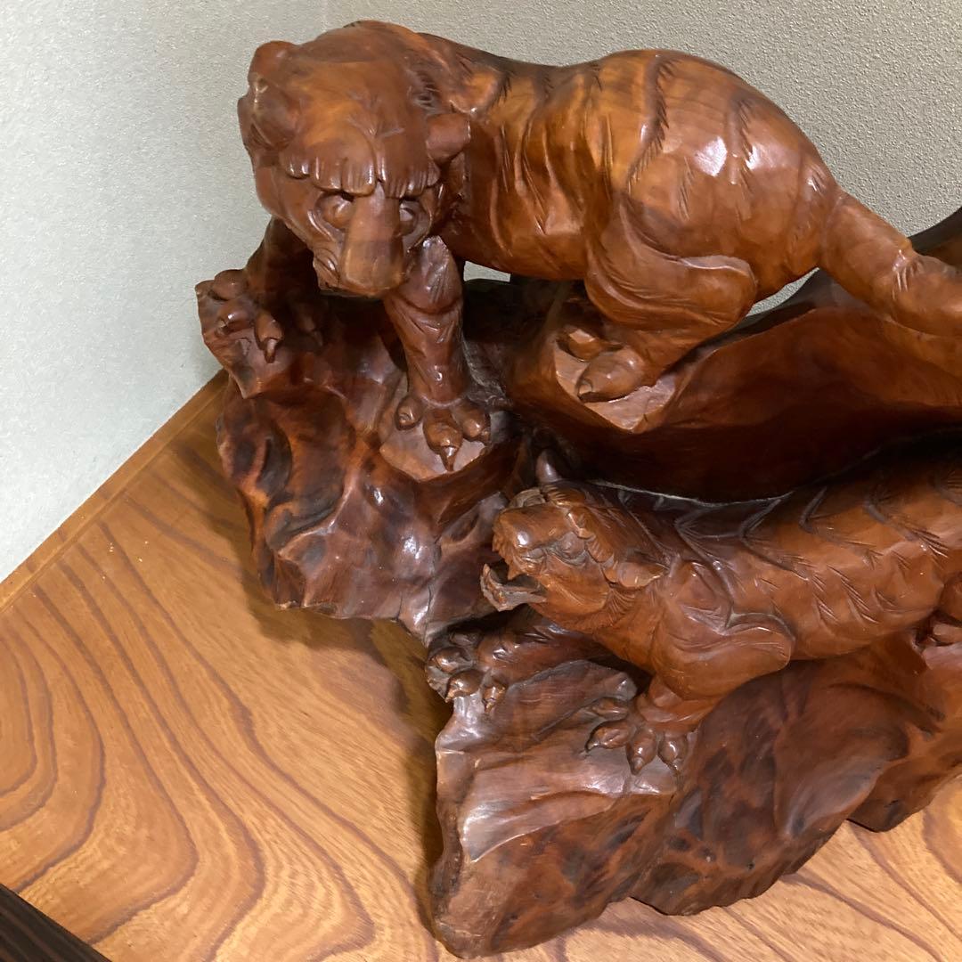 木彫りの虎 岩上虎　一本彫　虎2頭