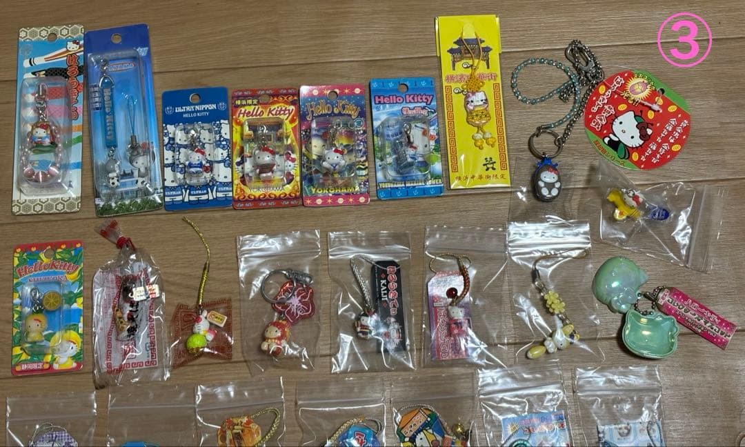 【合馬公式アカウント1】ハローキティ ご当地ストラップ 140個+おまけ