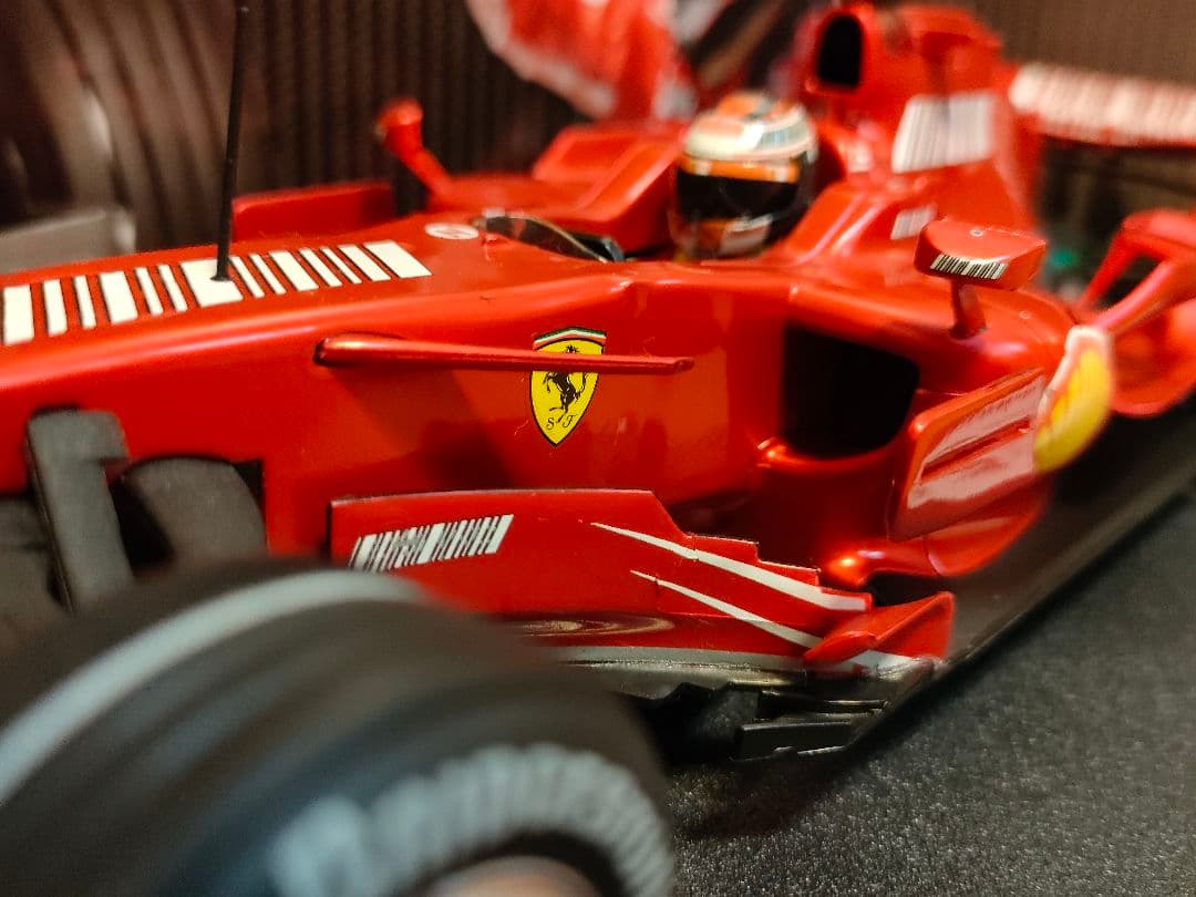 F1　フェラーリF2008 1/18キミ・ライコネン