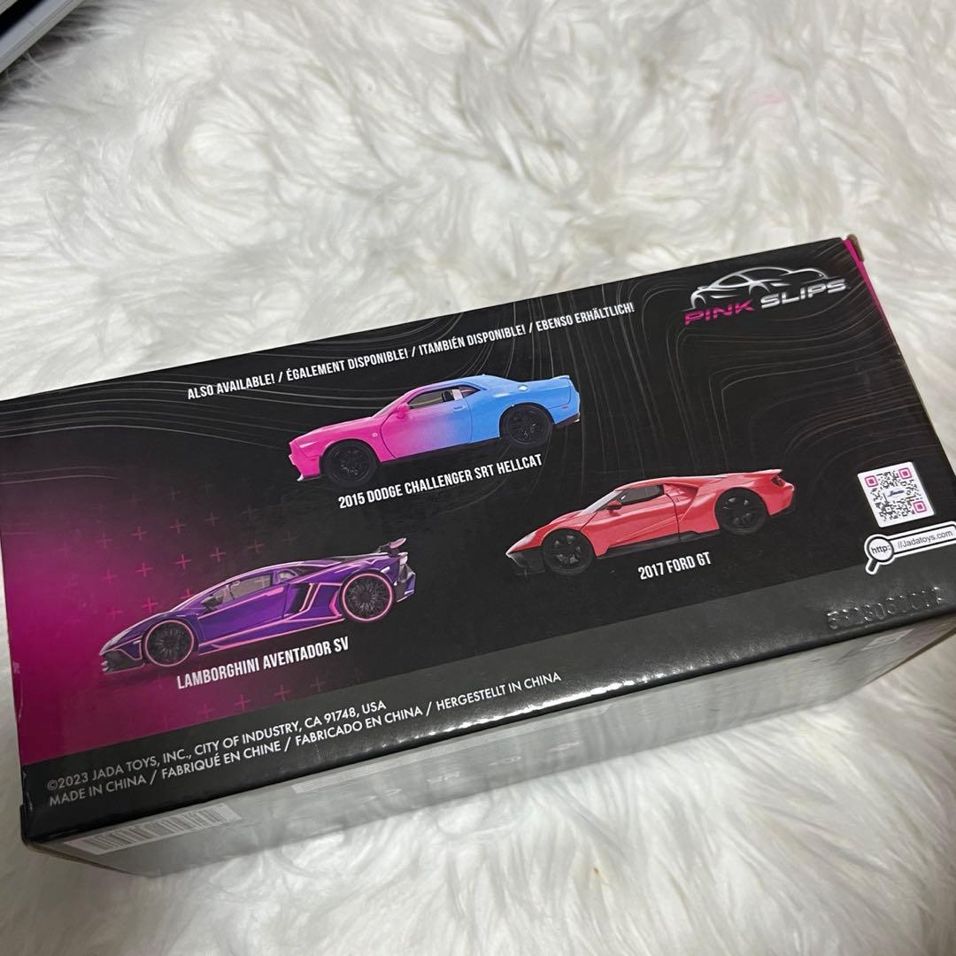 【日本未発売】PINK SLIPS ダッジチャレンジャー 1:24