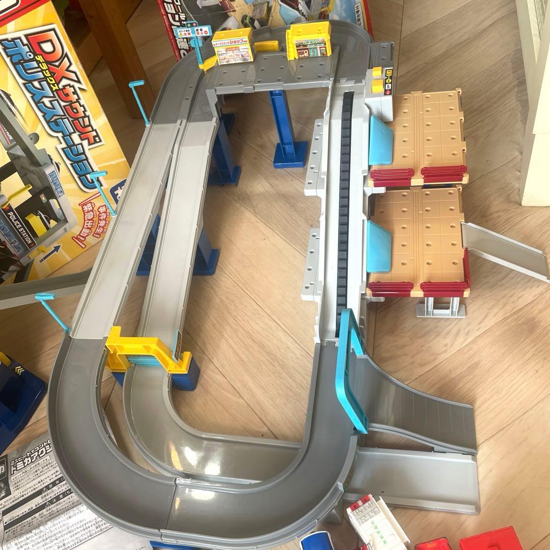 トミカ　DXサウンドポリスステーション　トミカアクション高速道路　まとめ売り
