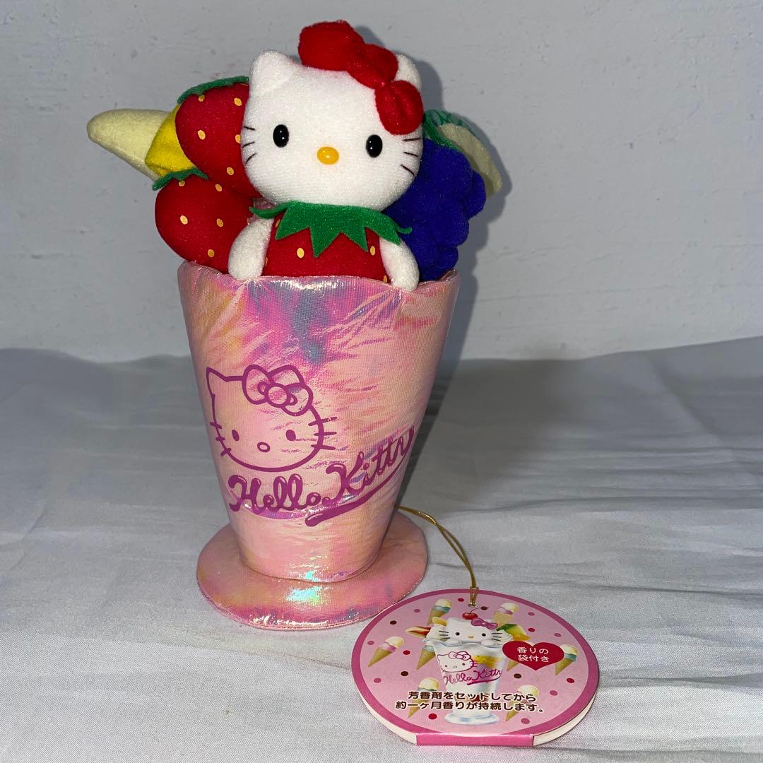 レア　サンリオ　ハローキティ　フルーツパフェ ぬいぐるみ