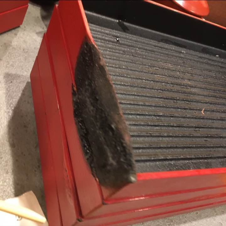 焦げた皿