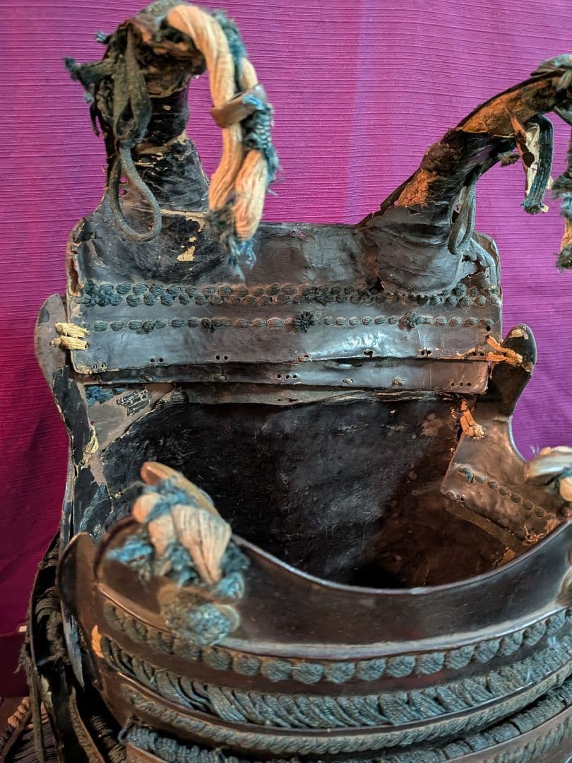 戦国末期〜江戸時代中期頃時代本歌武家着用実戦鎧凄まじい迫力鉄地鎧胴袖鎧櫃付当時物