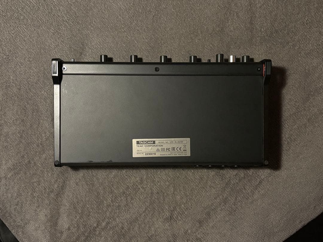 TASCAM US-4x4HR オーディオインターフェイス
