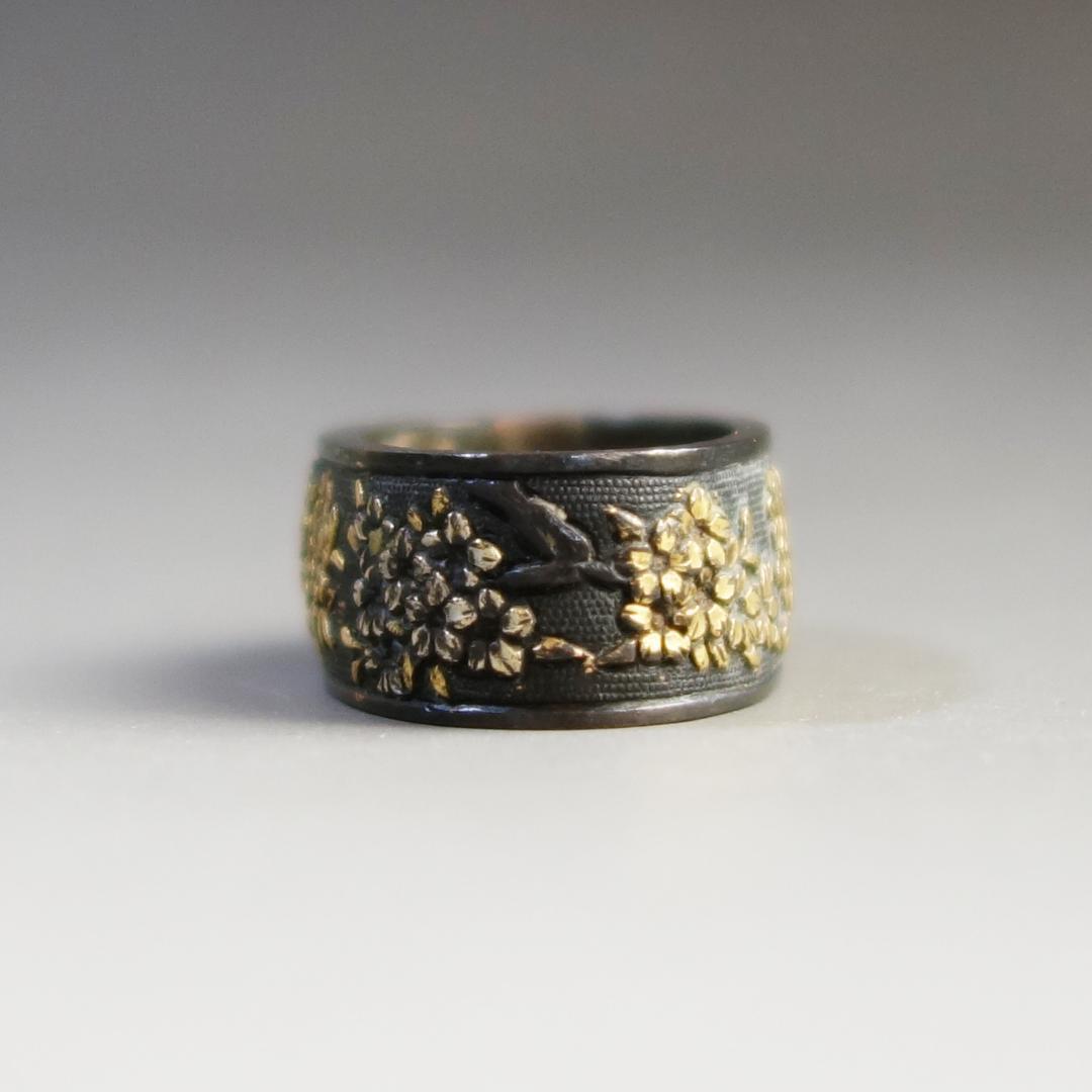 【赤銅魚子地 金銀色絵 桜花図縁頭】刀装具 縁頭 鍔 鐔 日本刀 武具 骨董