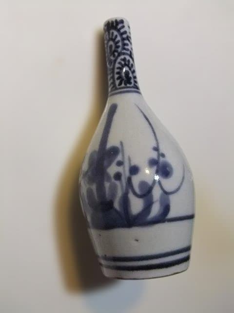 古伊万里 染付 タコ唐草 梅文御神酒徳利 一輪挿し江戸時代中期青い花模様の水差し