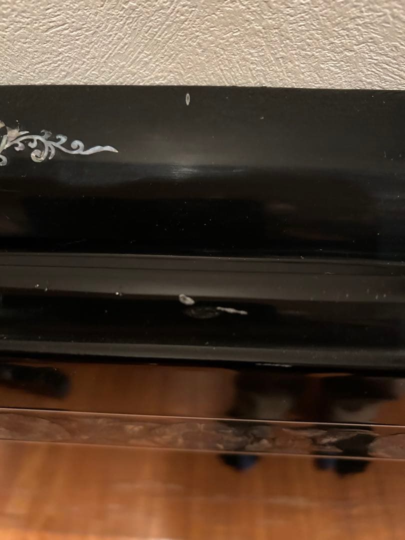 螺鈿装飾付き黒座卓