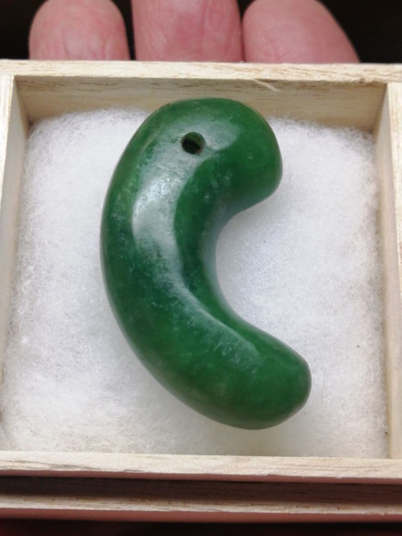 ★古墳期『糸魚川翡翠勾玉』出土品。4.8cm【超琅玕翡翠】最高峰の巨大勾玉です。