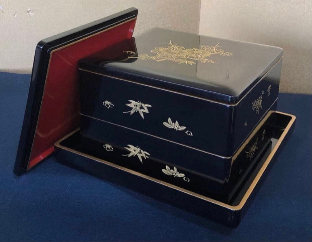 《レ》黒内朱 沈金図 二段重 替蓋 重台付 木製漆器 木箱251113え1