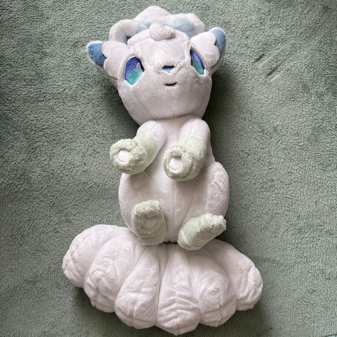 タカラトミーのアローラロコン、リーリエのシロン等身大ぬいぐるみ