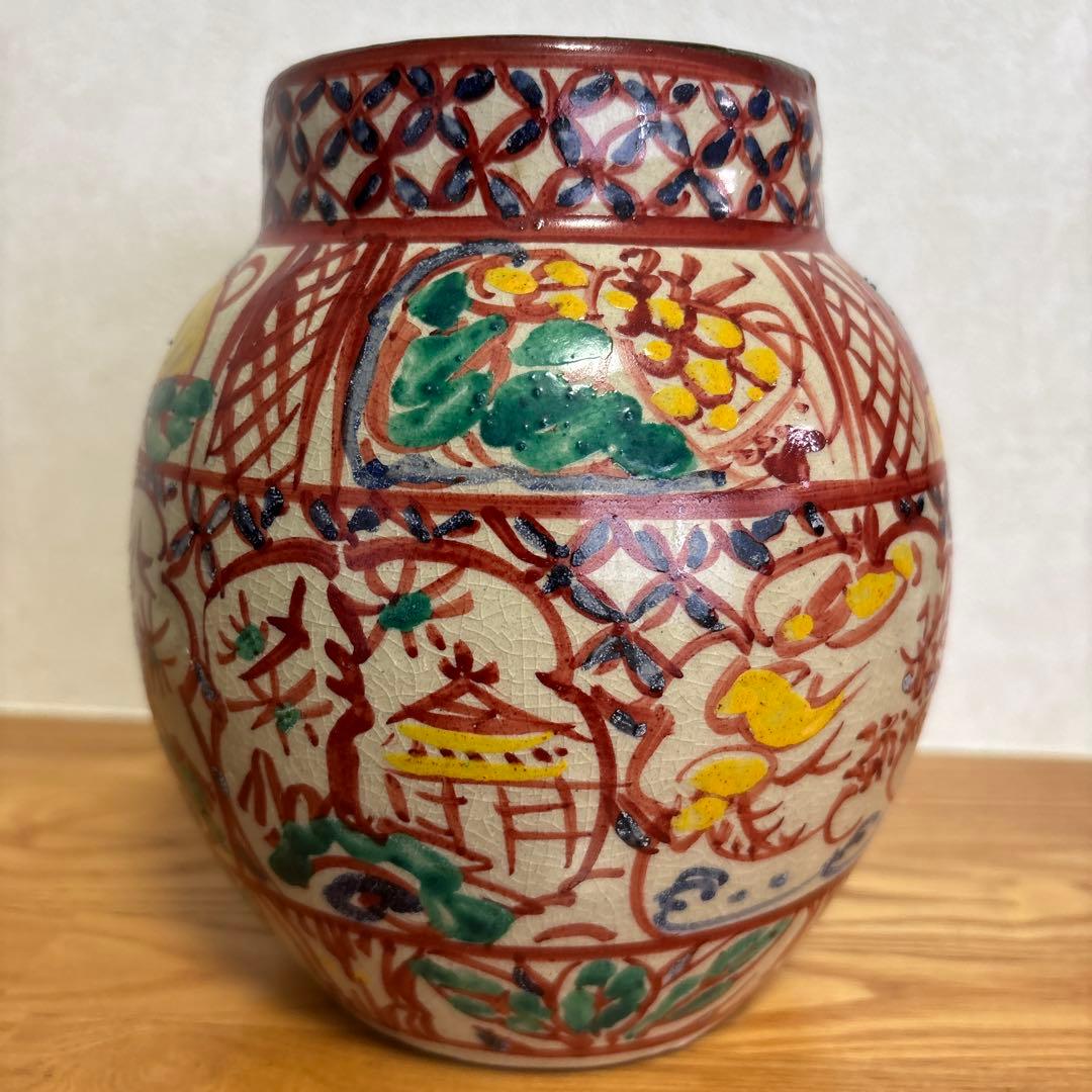 小橋川永昌（二代目仁王）赤絵壺　一等彫刻の紋様