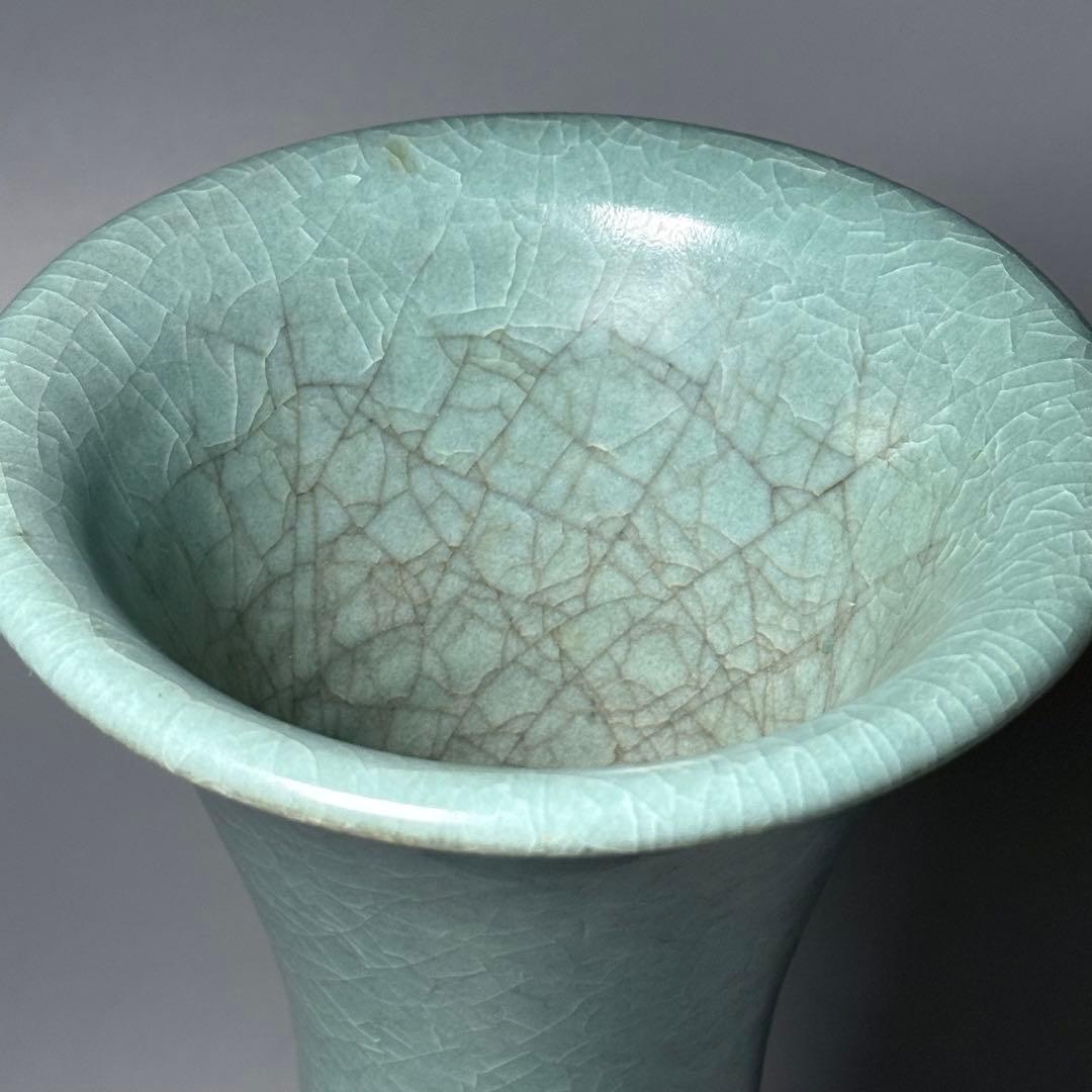 国重要無形文化財指定　中島宏　青磁花入　共箱　27cm　静寂の青に宿る造形美