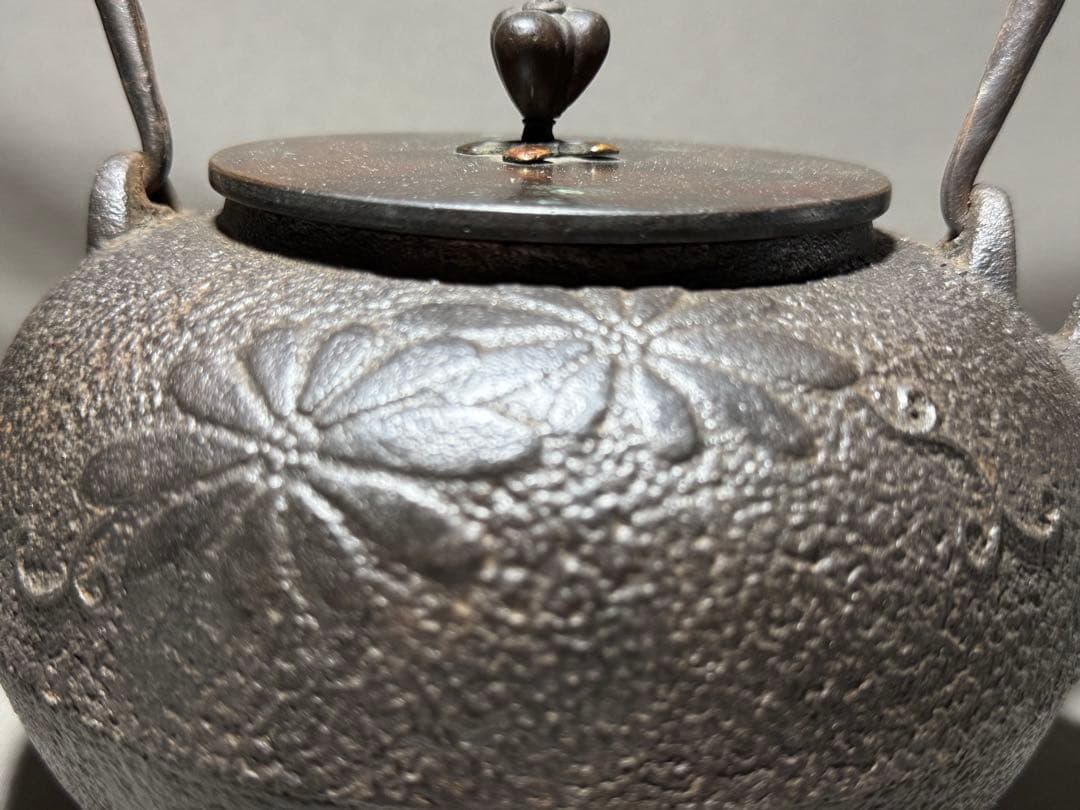花模様 鋳鉄製鉄瓶 中型