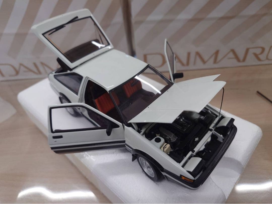 ぐうー レア　オートアート1/18ミニカー トヨタ スプリンタートレノ