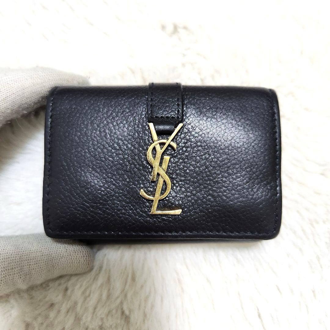 ✨極美品　現行デザイン✨サンローラン　三つ折り　カサンドラ　シボ革　ゴールドロゴ