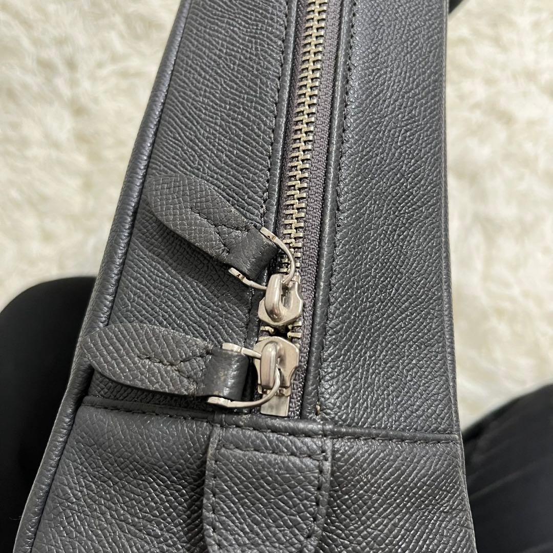 ペッレモルビダ PELLE MORBIDA デッキナイン deck9 一室