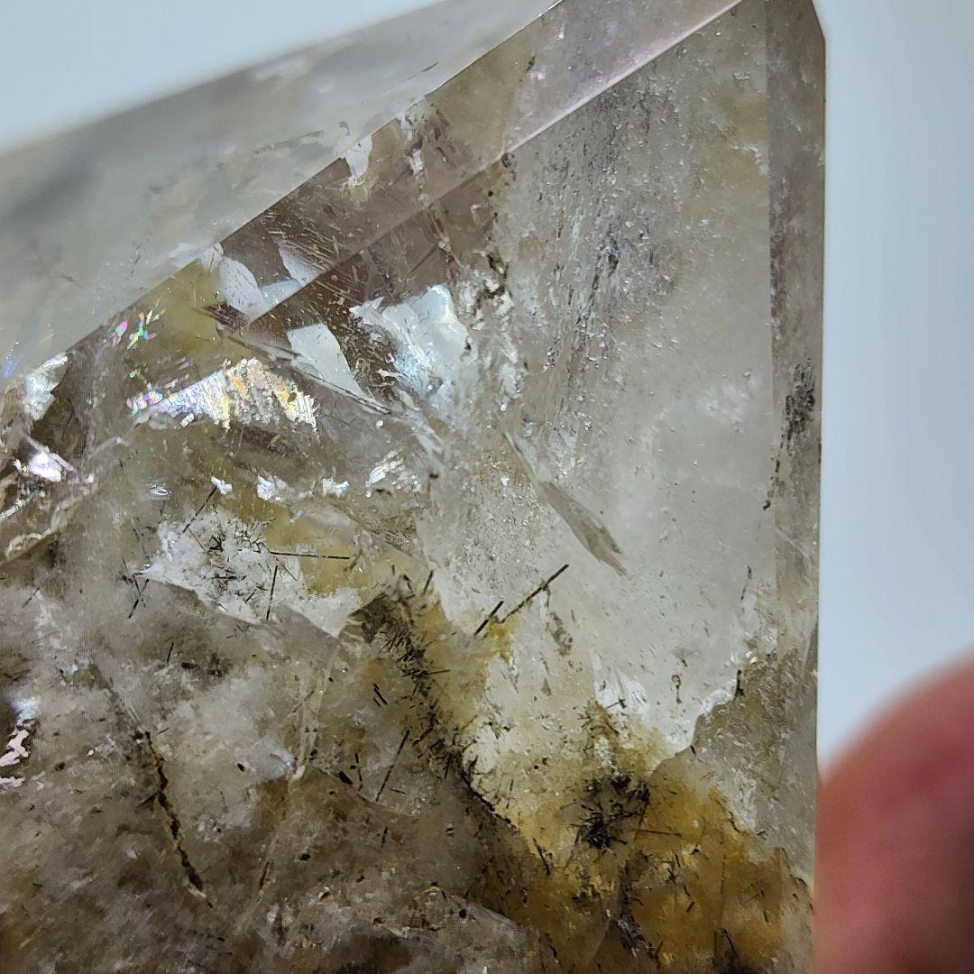 ガーデン水晶の珍しいピラミッド型置物