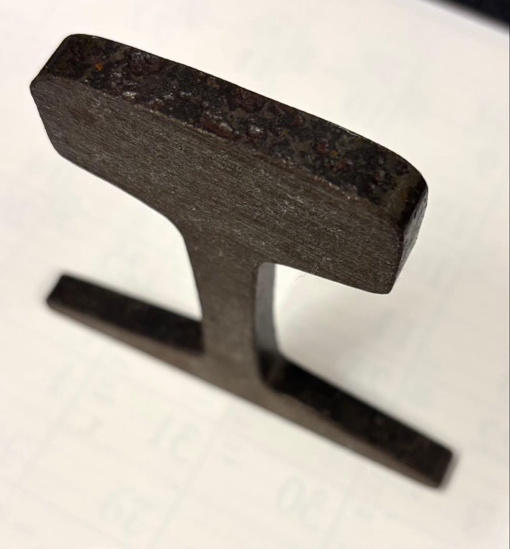 旭川駅開業記念　木製オブジェ180mm x 60mm レール文鎮付き