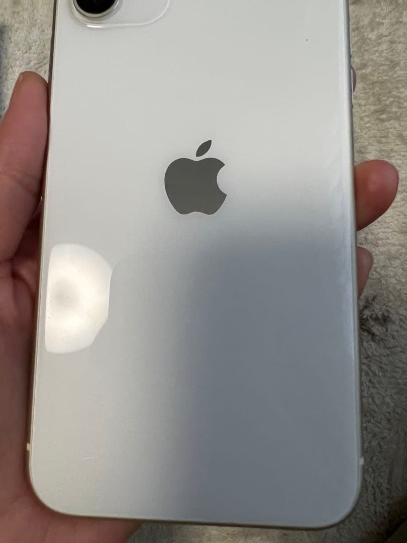 iPhone11 ホワイト 64G 本体　SIMフリー　イヤフォン付き