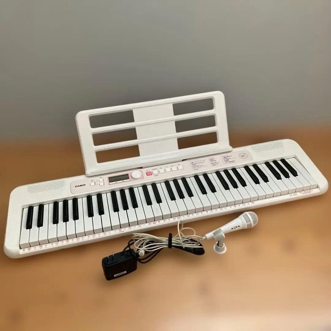 カシオ　光ナビゲーション　電子ピアノ　LK-320