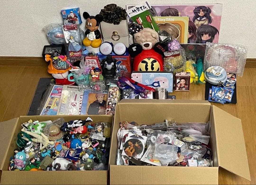 アニメ ミニフィギュア 大量ドラゴンボール サンリオ ワンピース 鬼滅の刃 他