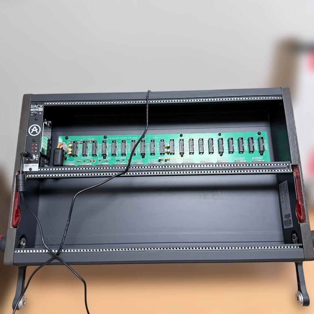 Arturia RackBrute 6U Eurorackケース