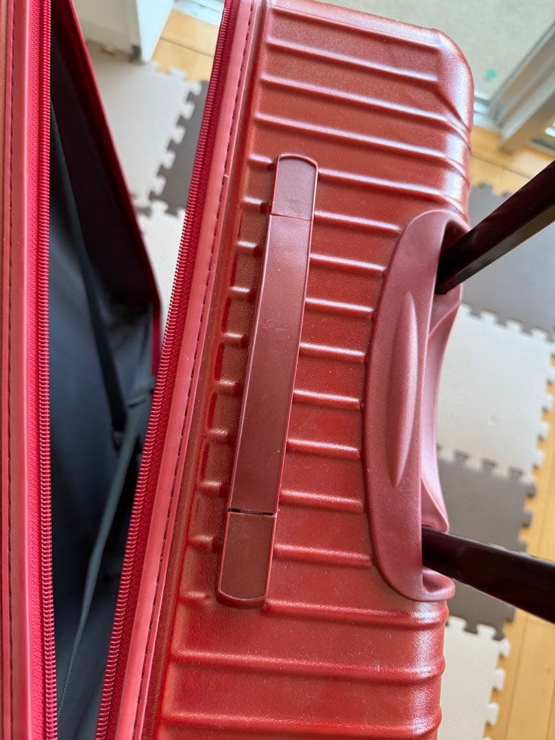 リモワスーツケースです。80-90リットル。