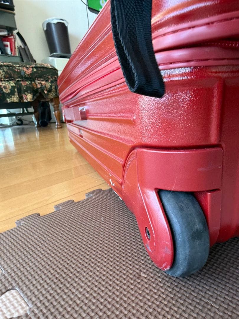 リモワスーツケースです。80-90リットル。