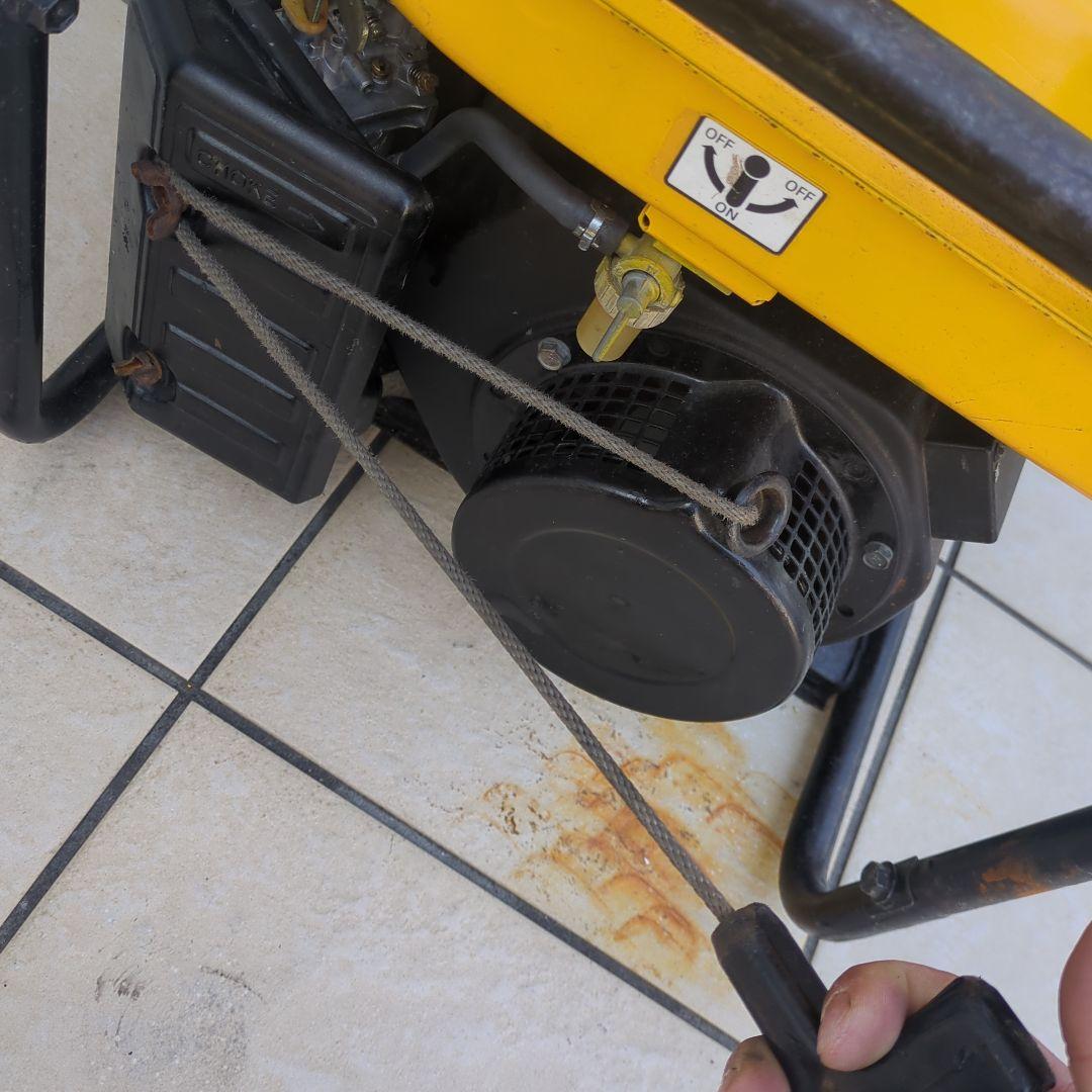 【実動】スズキ　１００V２０００W　発電機　SV2000P