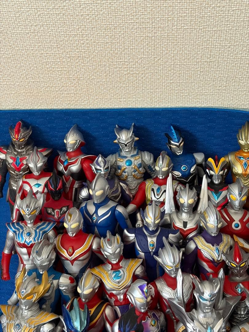 1/27までの出品【中古美品】ウルトマン・ソフビ　まとめ売り80体＋マントセット