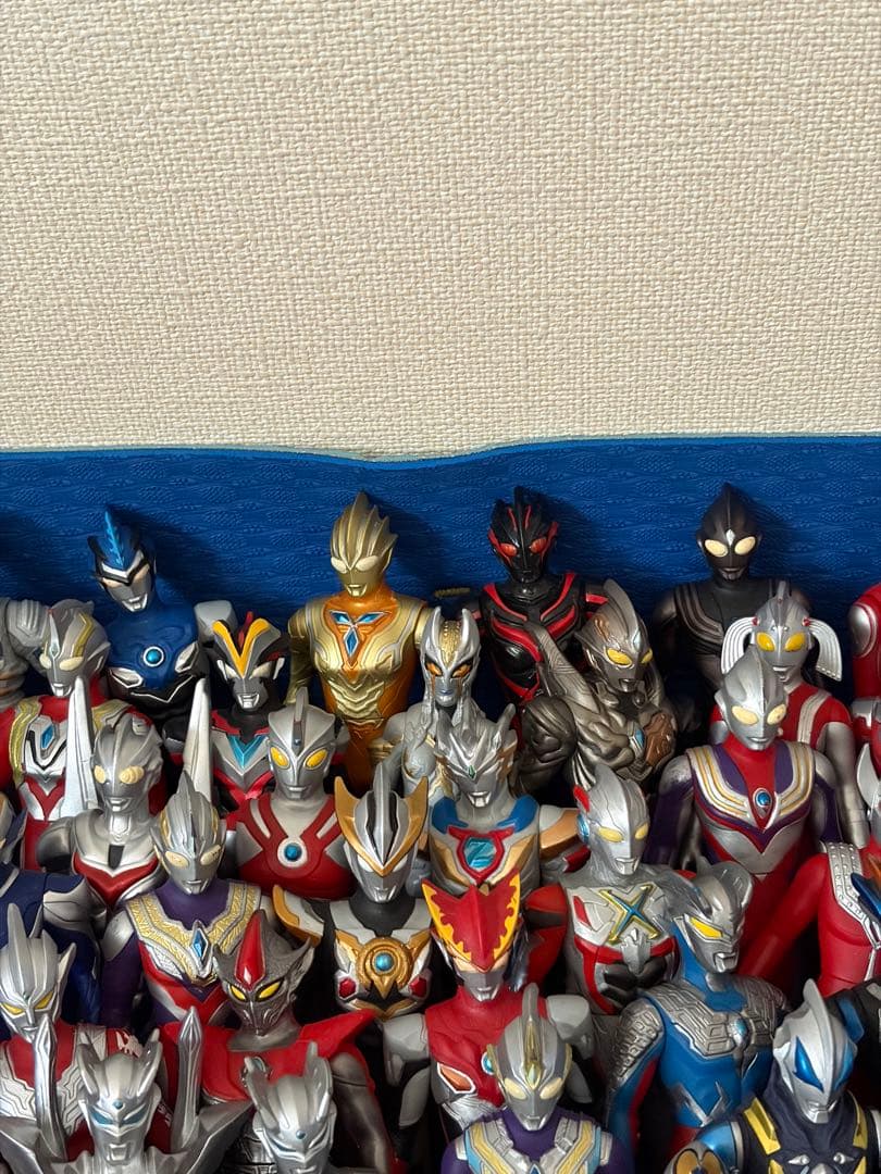 1/27までの出品【中古美品】ウルトマン・ソフビ　まとめ売り80体＋マントセット