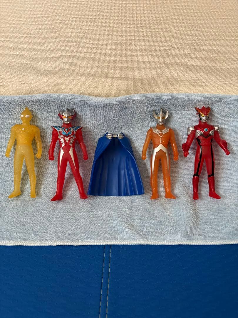 1/27までの出品【中古美品】ウルトマン・ソフビ　まとめ売り80体＋マントセット